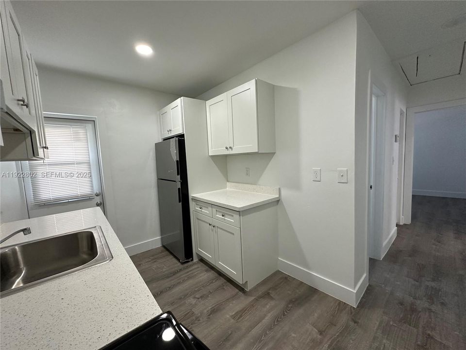 Active With Contract: $2,150 (1 beds, 1 baths, 0 Square Feet)