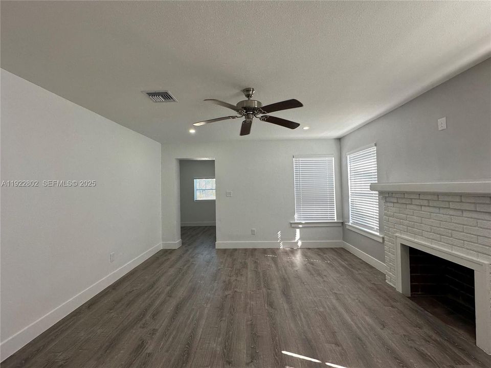 Active With Contract: $2,150 (1 beds, 1 baths, 0 Square Feet)