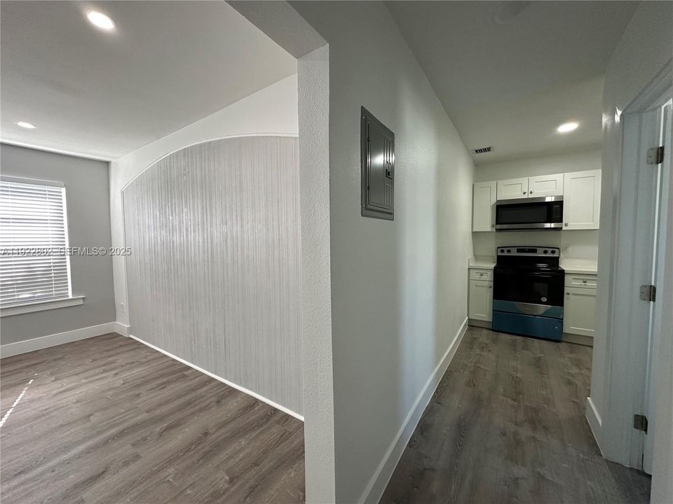 Active With Contract: $2,150 (1 beds, 1 baths, 0 Square Feet)