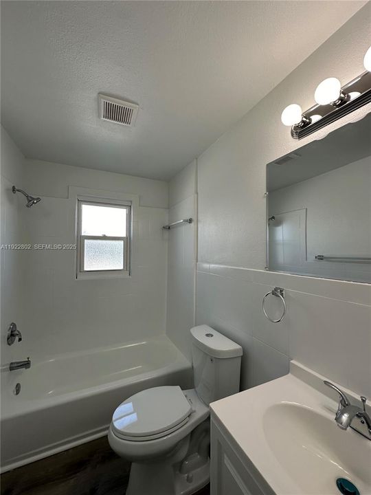 Active With Contract: $2,150 (1 beds, 1 baths, 0 Square Feet)