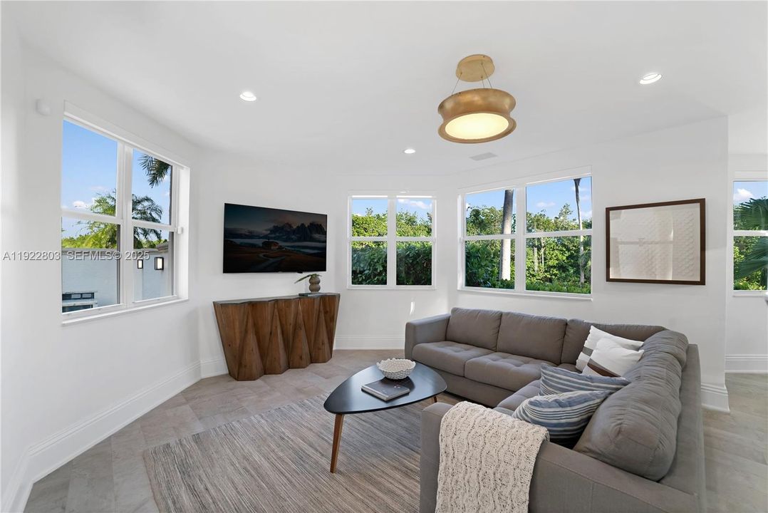 For Sale: $5,350,000 (5 beds, 6 baths, 6071 Square Feet)