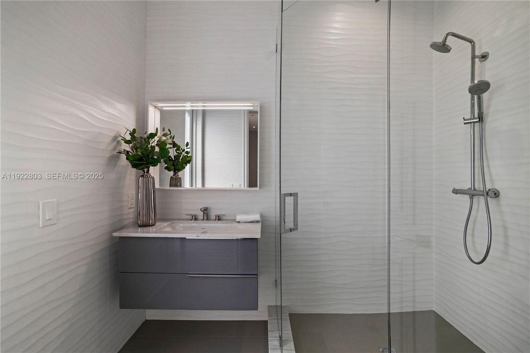 For Sale: $5,350,000 (5 beds, 6 baths, 6071 Square Feet)