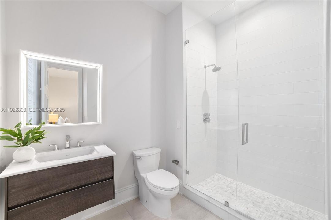 For Sale: $5,350,000 (5 beds, 6 baths, 6071 Square Feet)