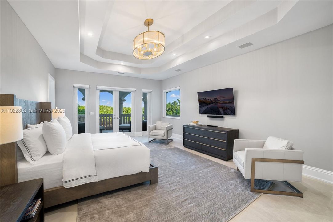 For Sale: $5,350,000 (5 beds, 6 baths, 6071 Square Feet)