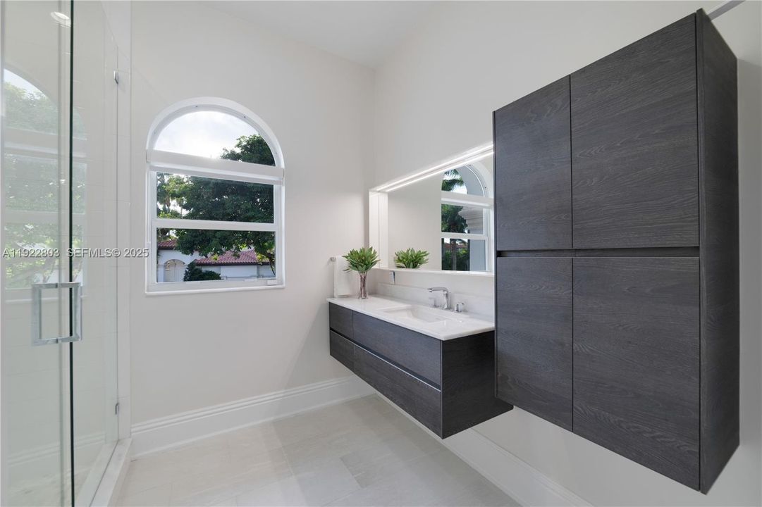 For Sale: $5,350,000 (5 beds, 6 baths, 6071 Square Feet)