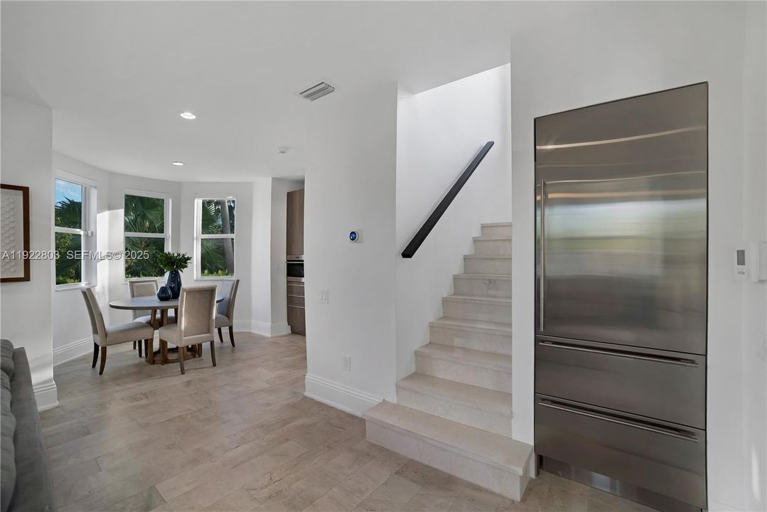 For Sale: $5,350,000 (5 beds, 6 baths, 6071 Square Feet)