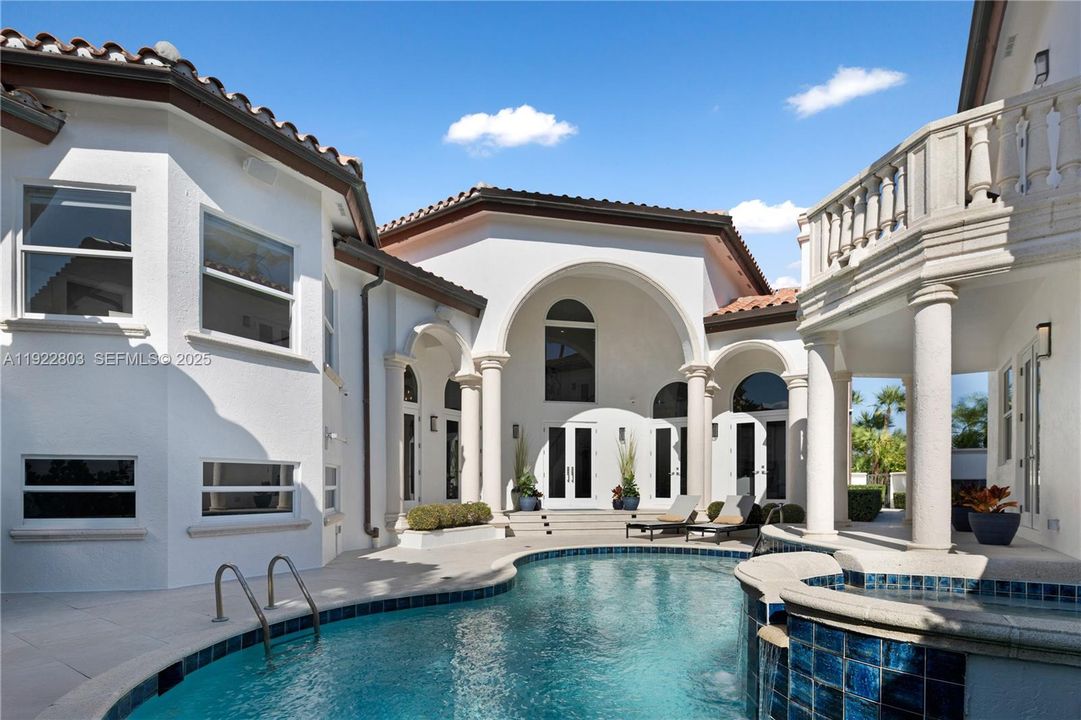 For Sale: $5,350,000 (5 beds, 6 baths, 6071 Square Feet)