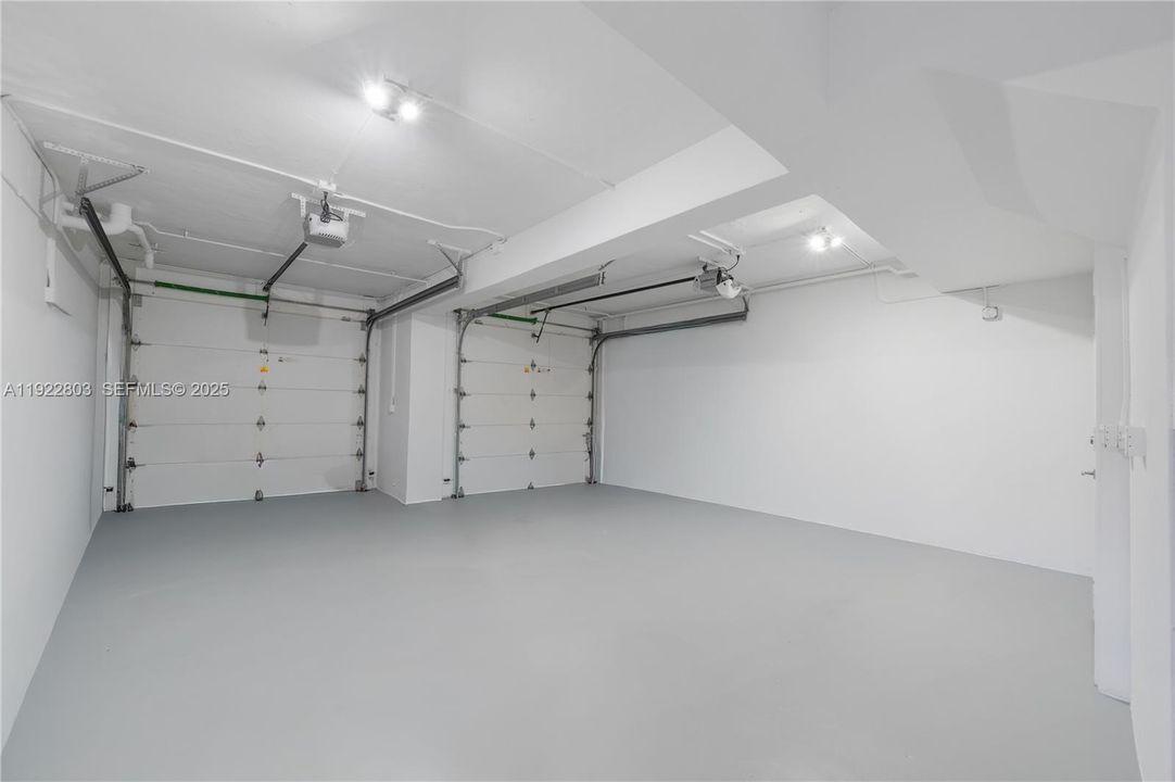 For Sale: $5,350,000 (5 beds, 6 baths, 6071 Square Feet)