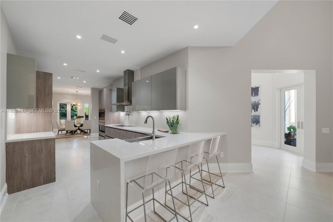 For Sale: $5,350,000 (5 beds, 6 baths, 6071 Square Feet)