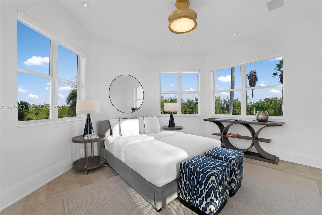 For Sale: $5,350,000 (5 beds, 6 baths, 6071 Square Feet)