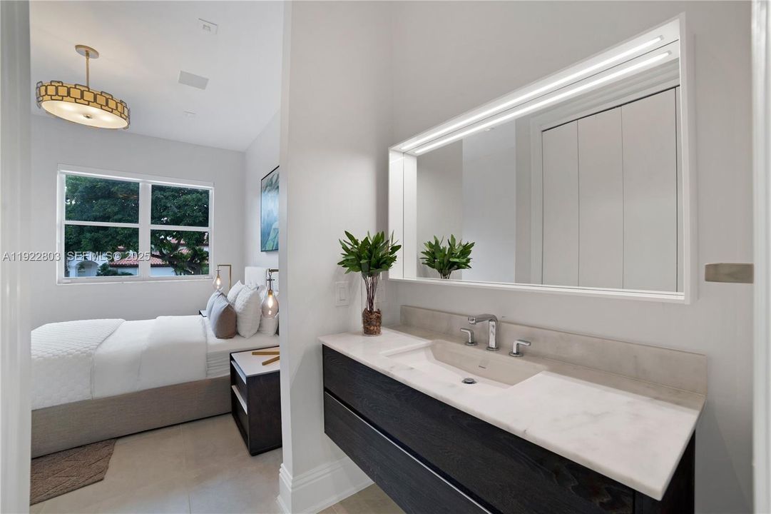 For Sale: $5,350,000 (5 beds, 6 baths, 6071 Square Feet)