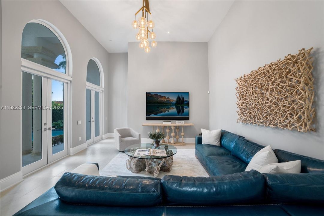 For Sale: $5,350,000 (5 beds, 6 baths, 6071 Square Feet)