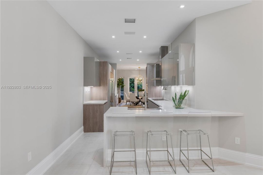 For Sale: $5,350,000 (5 beds, 6 baths, 6071 Square Feet)