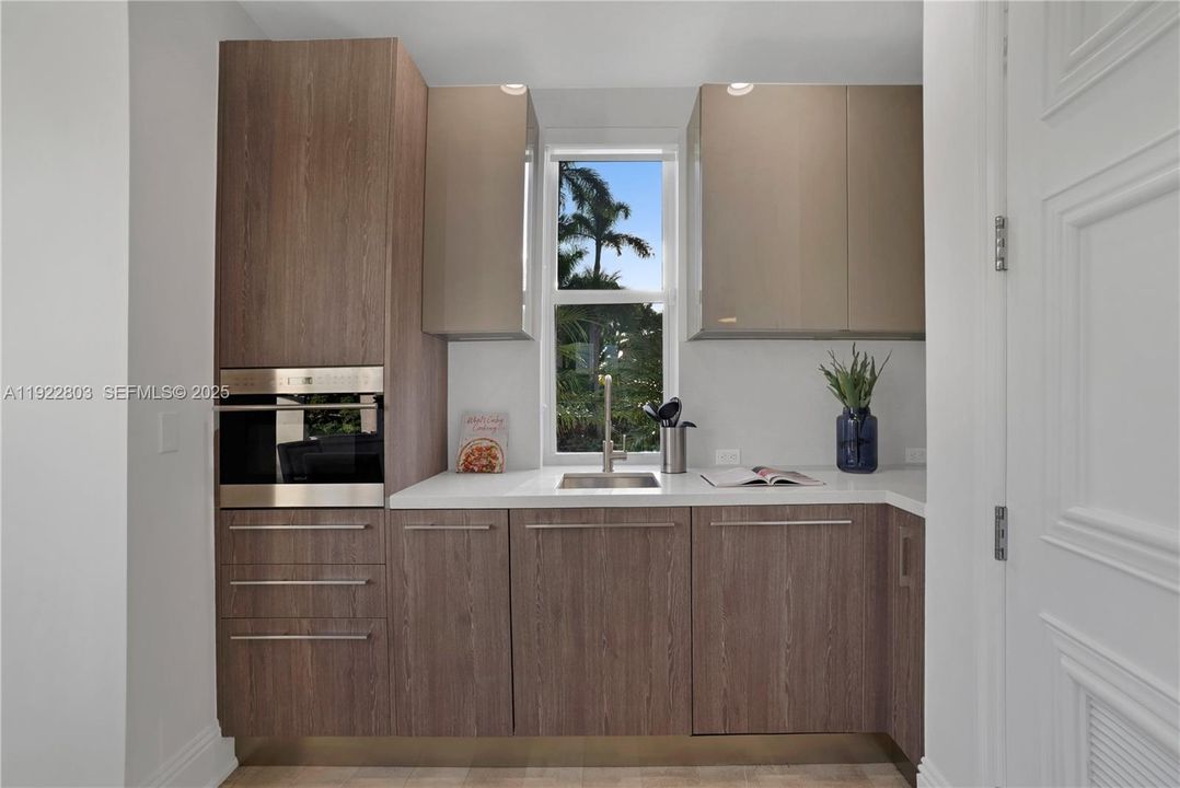 For Sale: $5,350,000 (5 beds, 6 baths, 6071 Square Feet)