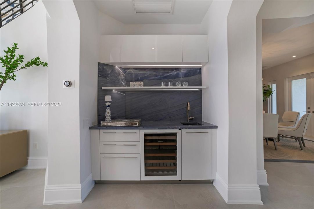 For Sale: $5,350,000 (5 beds, 6 baths, 6071 Square Feet)