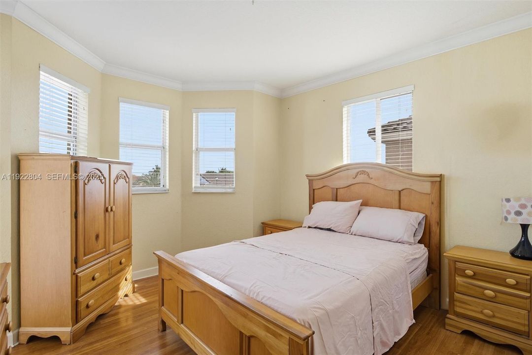 На продажу: $899,000 (4 спален, 4 ванн, 2964 Квадратных фут)