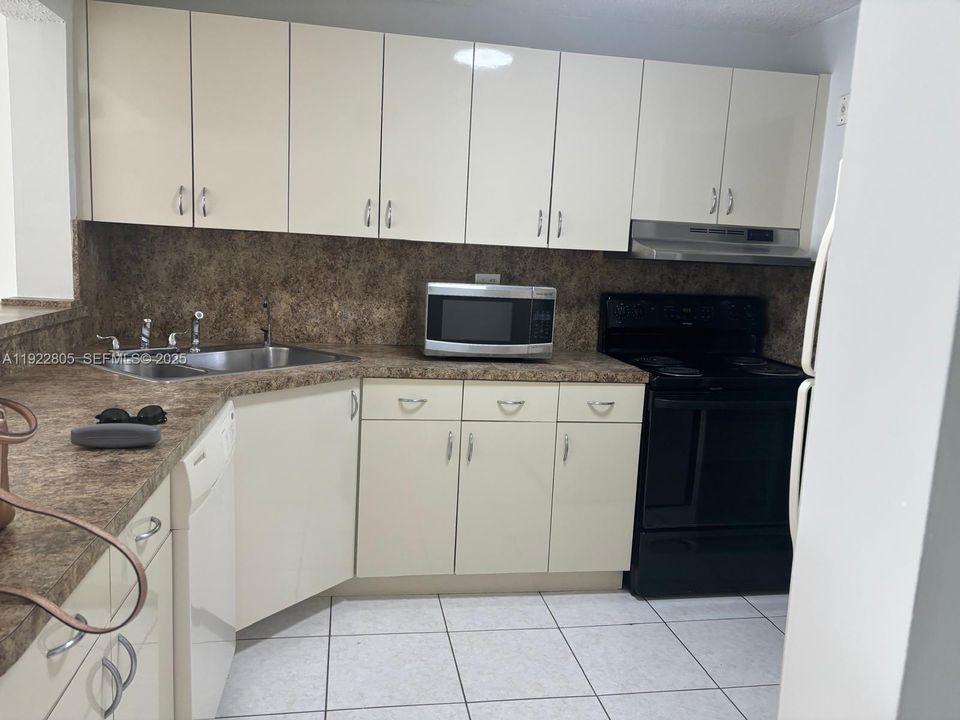 For Rent: $1,500 (1 beds, 1 baths, 750 Square Feet)