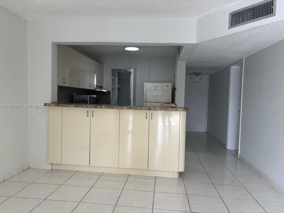 For Rent: $1,500 (1 beds, 1 baths, 750 Square Feet)