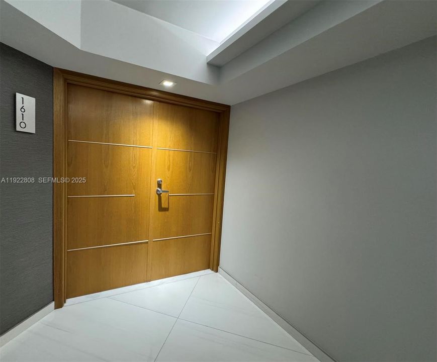 For Sale: $2,450,000 (3 beds, 2 baths, 1559 Square Feet)