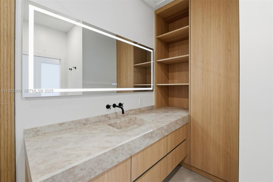 For Rent: $6,500 (3 beds, 2 baths, 2564 Square Feet)