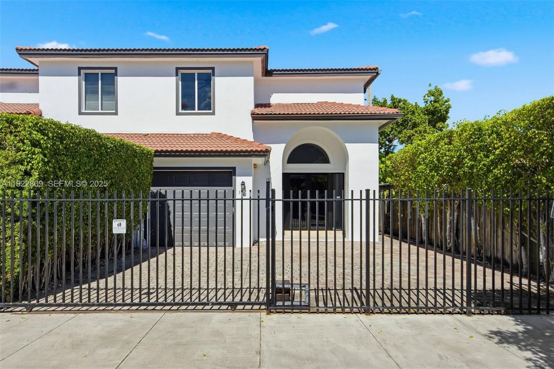 For Rent: $6,500 (3 beds, 2 baths, 2564 Square Feet)