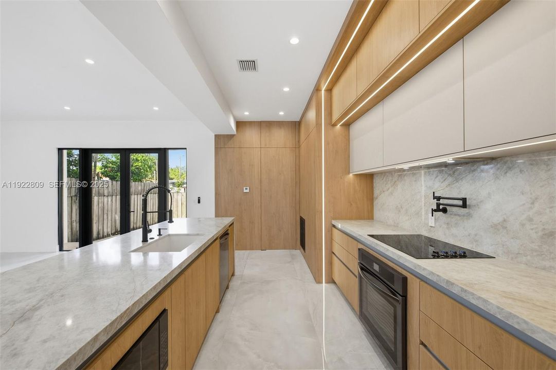 For Rent: $6,500 (3 beds, 2 baths, 2564 Square Feet)