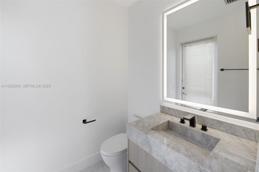 For Rent: $6,500 (3 beds, 2 baths, 2564 Square Feet)