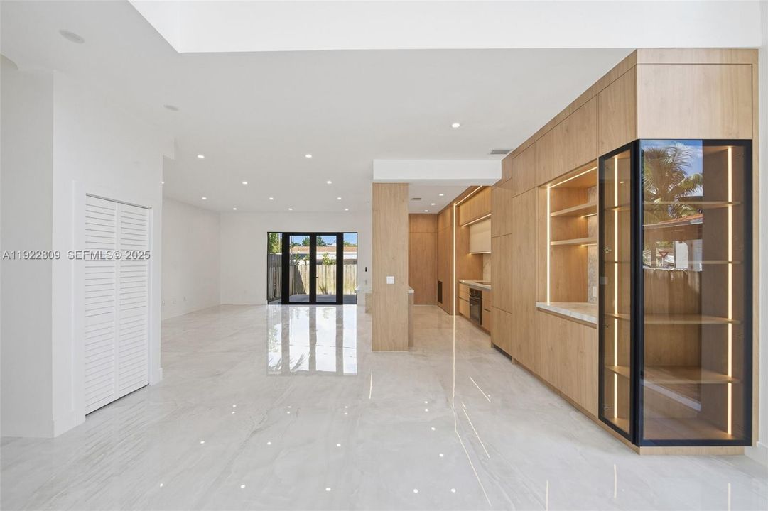 For Rent: $6,500 (3 beds, 2 baths, 2564 Square Feet)