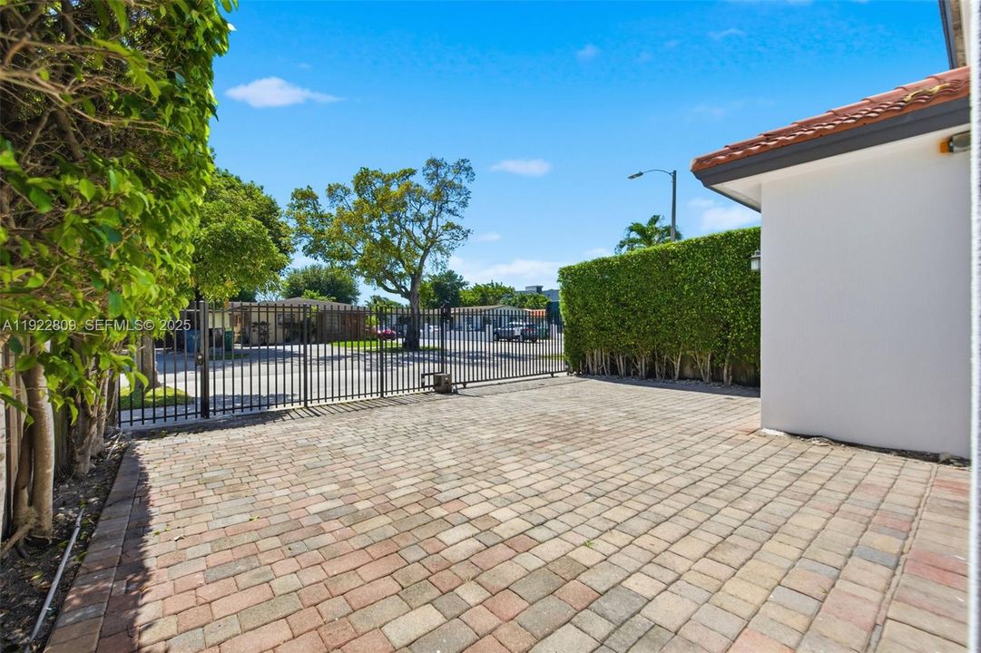 For Rent: $6,500 (3 beds, 2 baths, 2564 Square Feet)