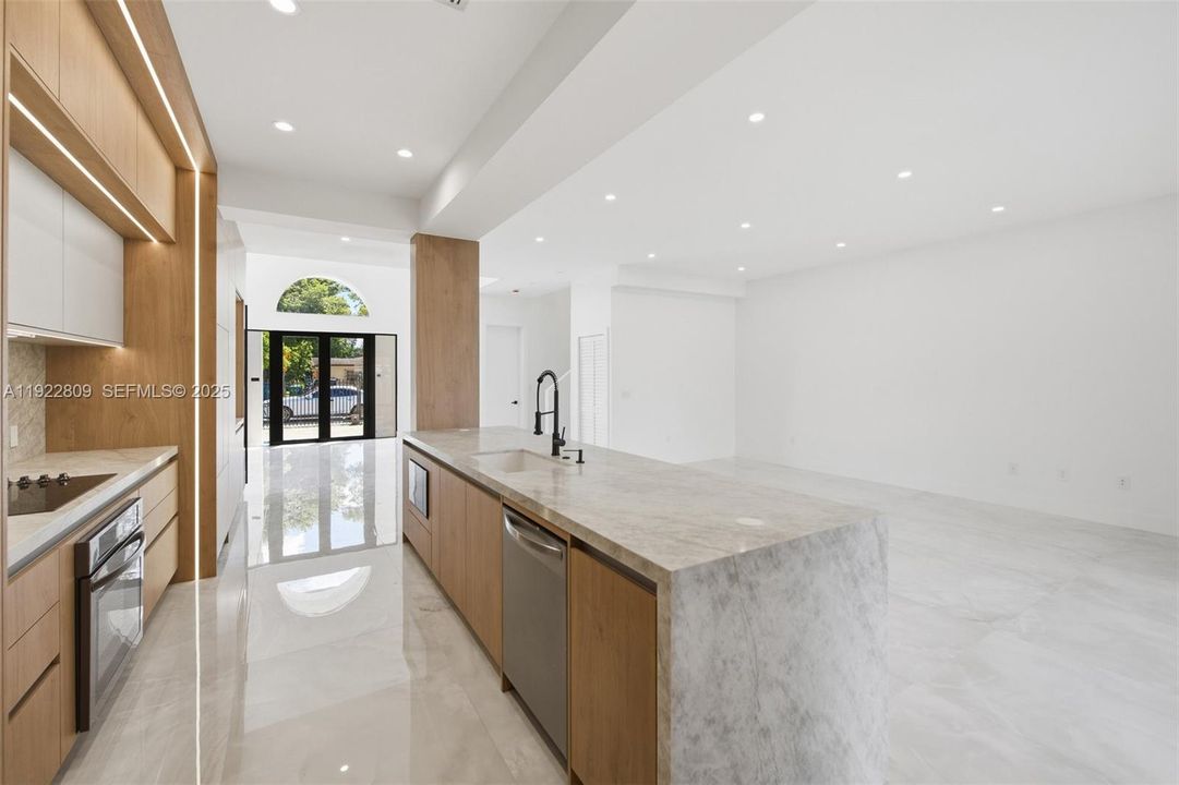 For Rent: $6,500 (3 beds, 2 baths, 2564 Square Feet)