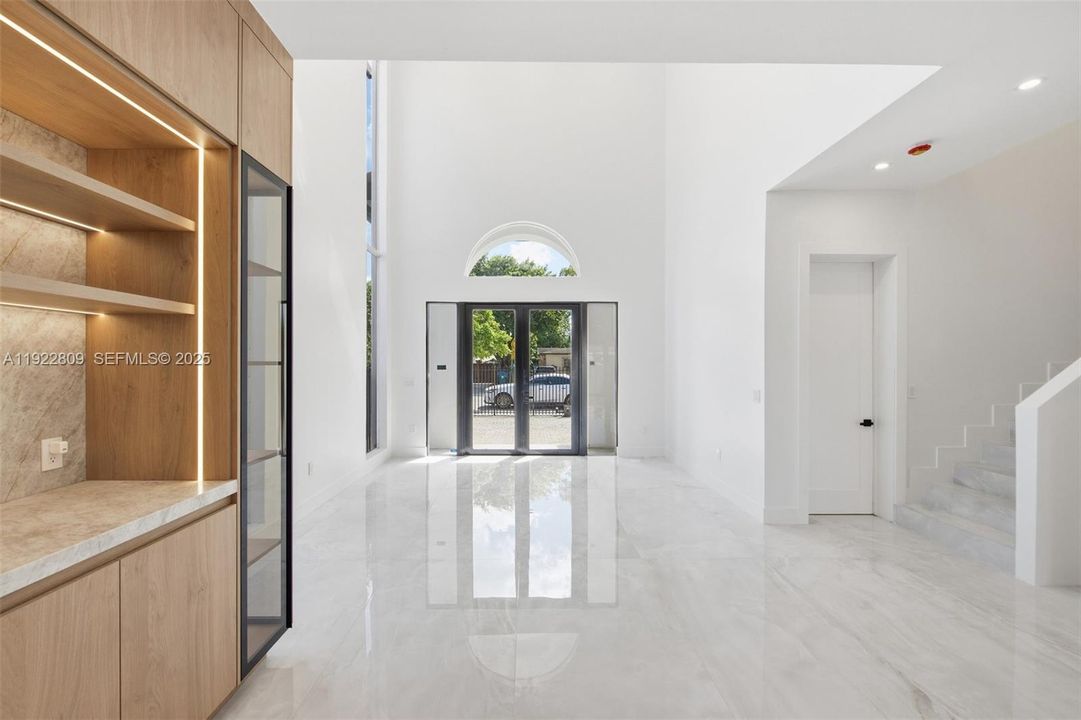 For Rent: $6,500 (3 beds, 2 baths, 2564 Square Feet)