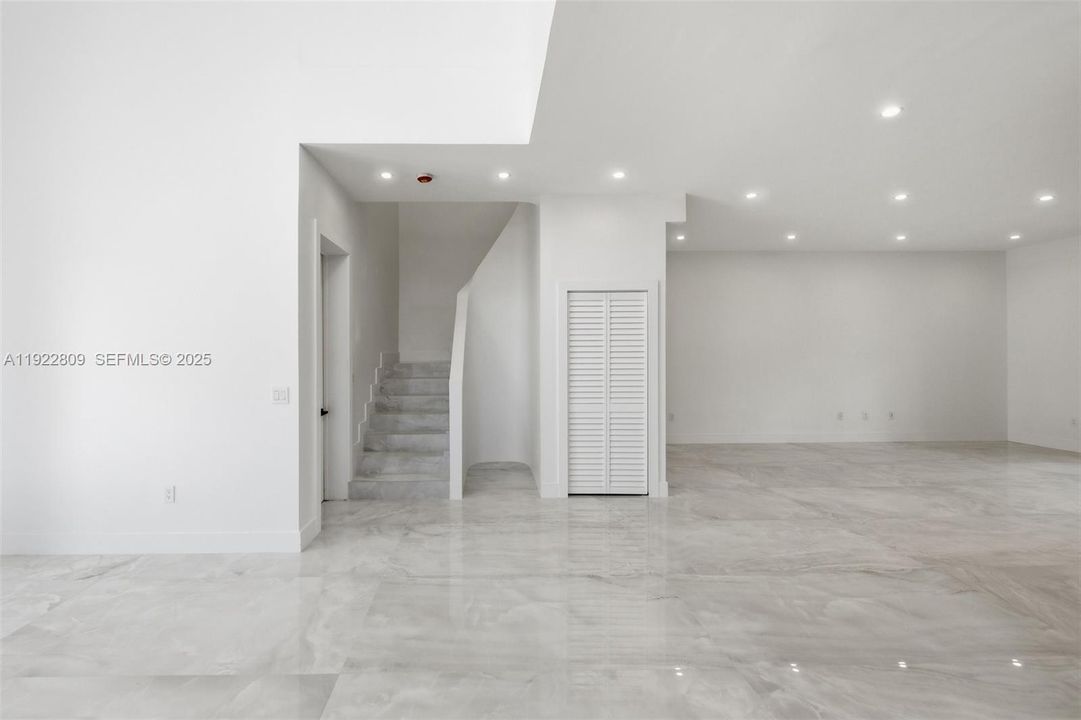 For Rent: $6,500 (3 beds, 2 baths, 2564 Square Feet)