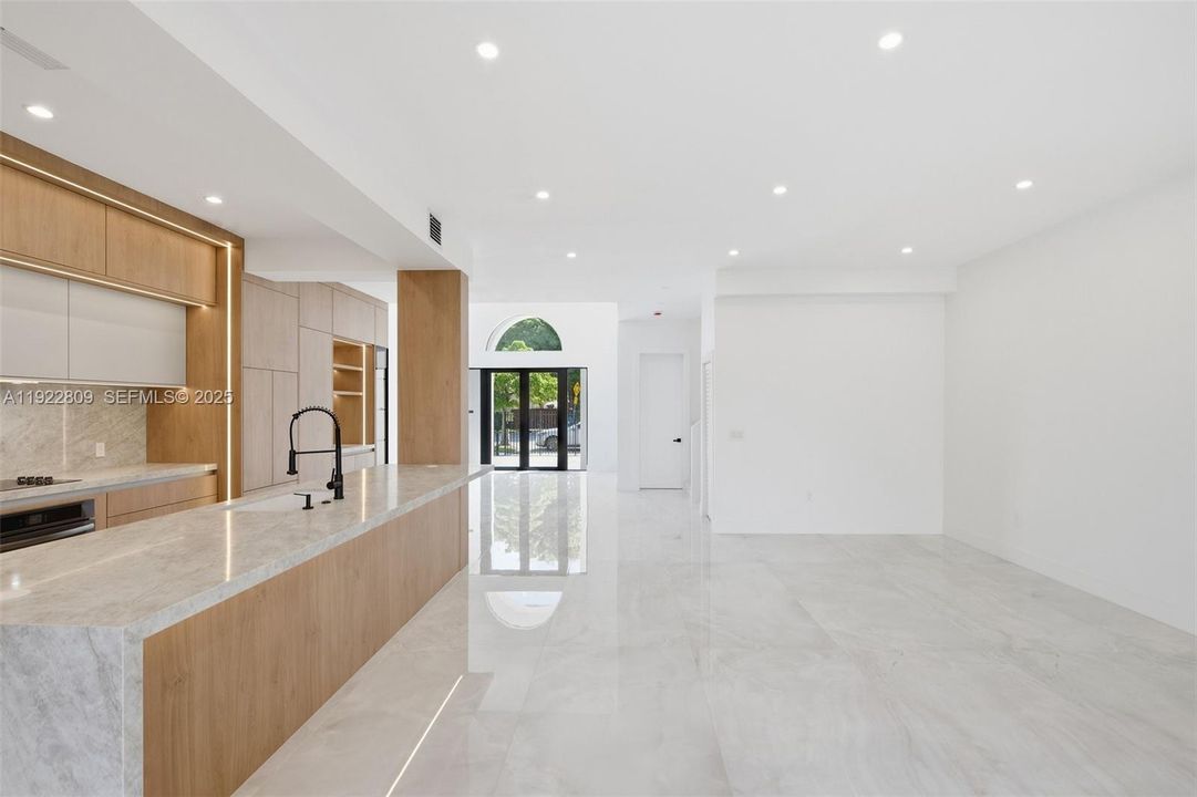 For Rent: $6,500 (3 beds, 2 baths, 2564 Square Feet)