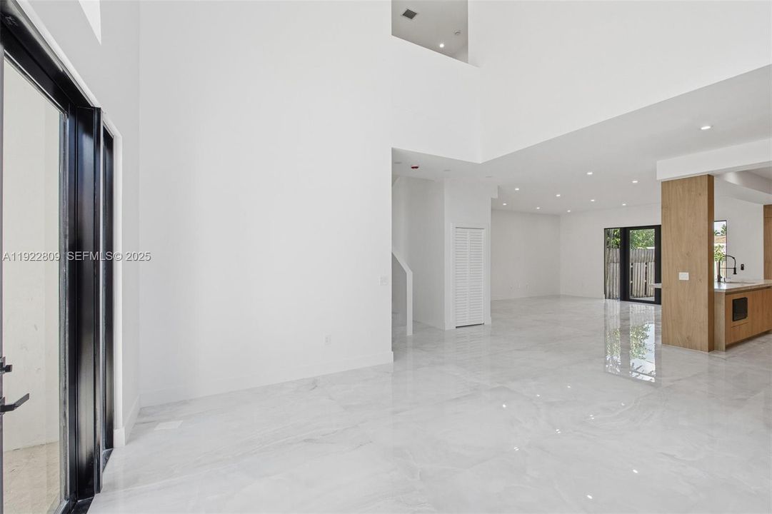 For Rent: $6,500 (3 beds, 2 baths, 2564 Square Feet)