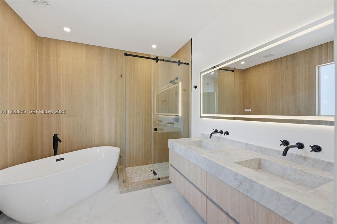 For Rent: $6,500 (3 beds, 2 baths, 2564 Square Feet)