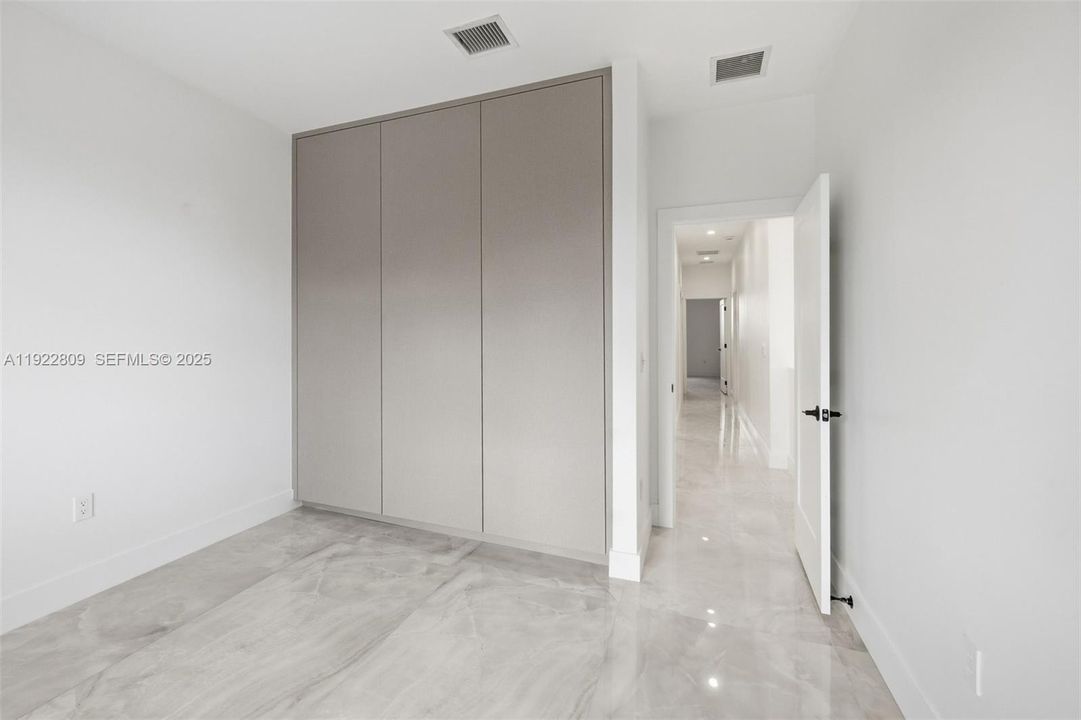 For Rent: $6,500 (3 beds, 2 baths, 2564 Square Feet)