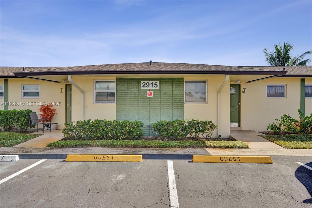 For Sale: $99,900 (1 beds, 1 baths, 662 Square Feet)