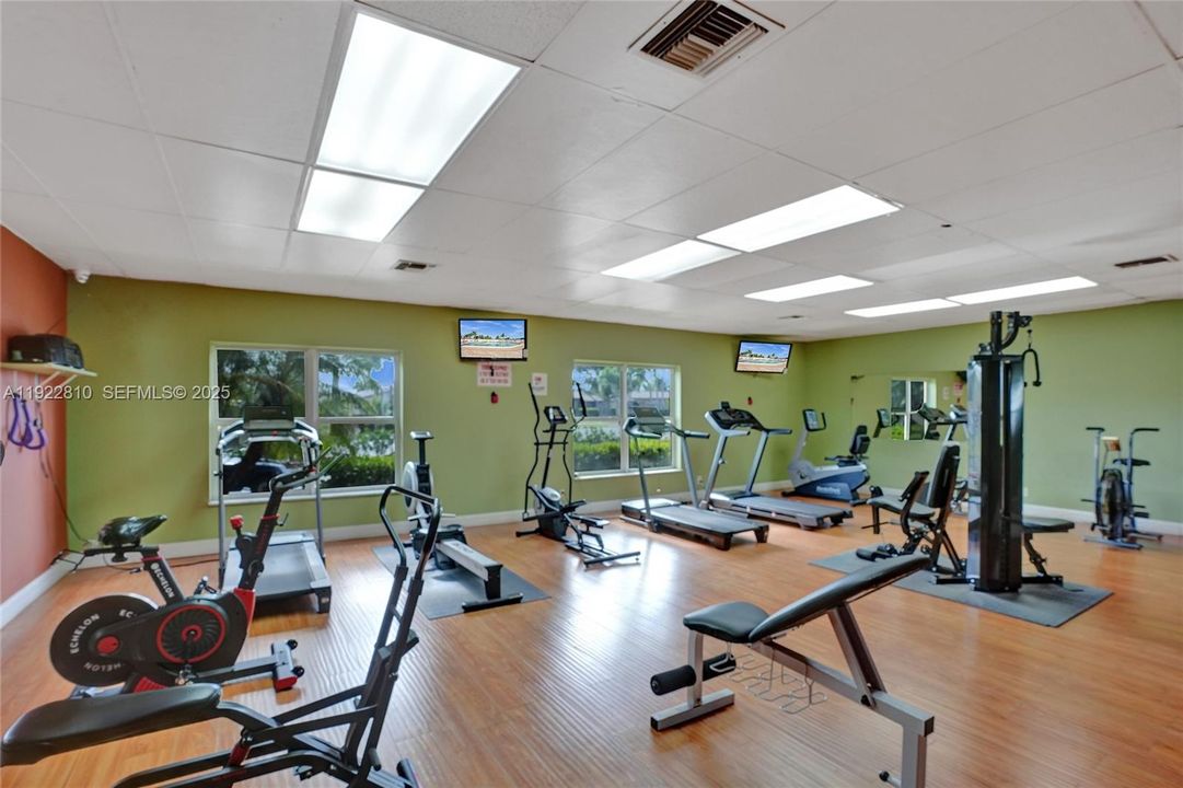 For Sale: $99,900 (1 beds, 1 baths, 662 Square Feet)