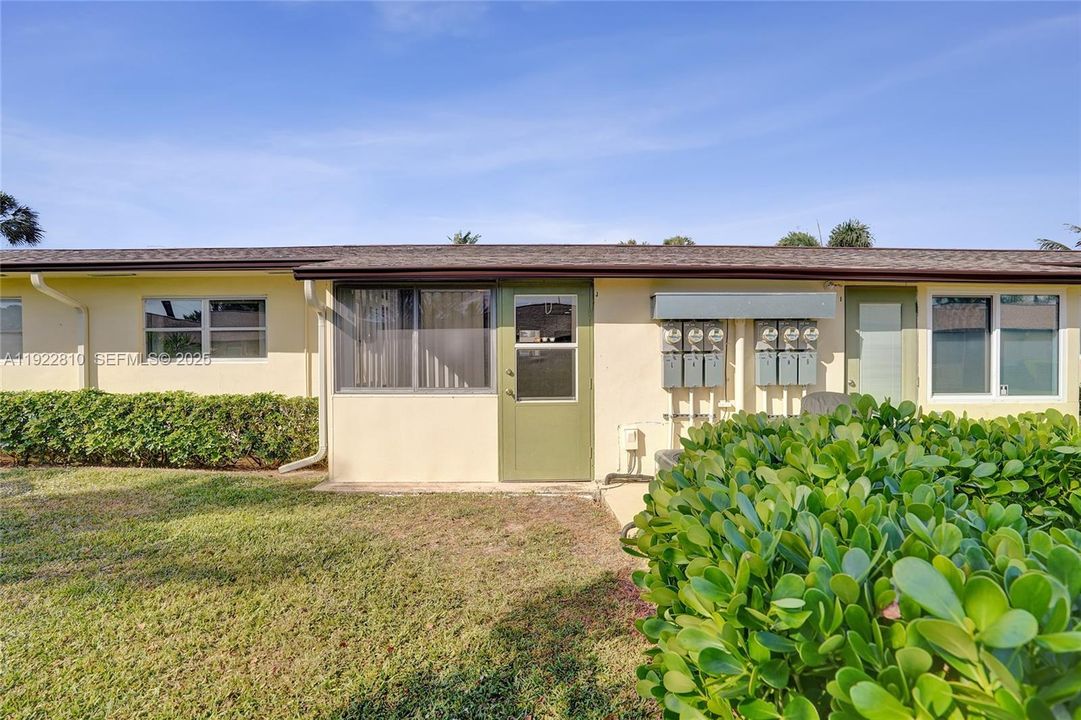 For Sale: $99,900 (1 beds, 1 baths, 662 Square Feet)