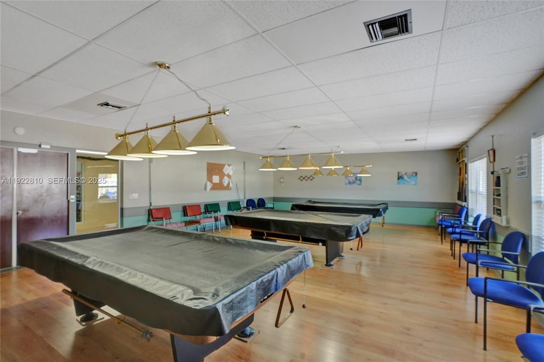 For Sale: $99,900 (1 beds, 1 baths, 662 Square Feet)