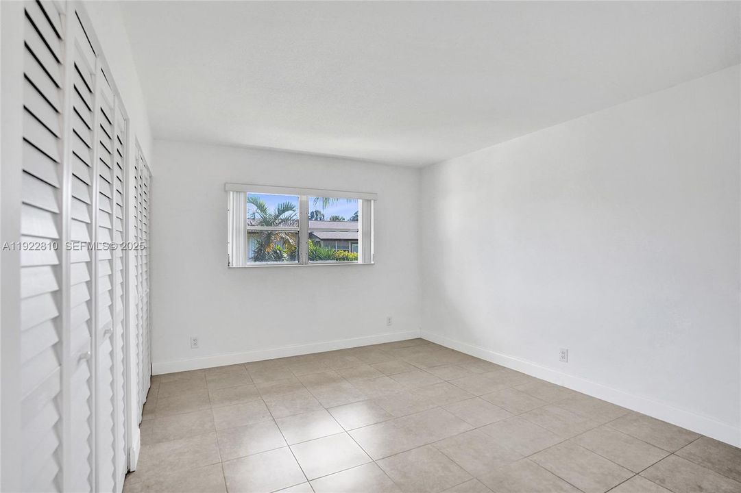 For Sale: $99,900 (1 beds, 1 baths, 662 Square Feet)