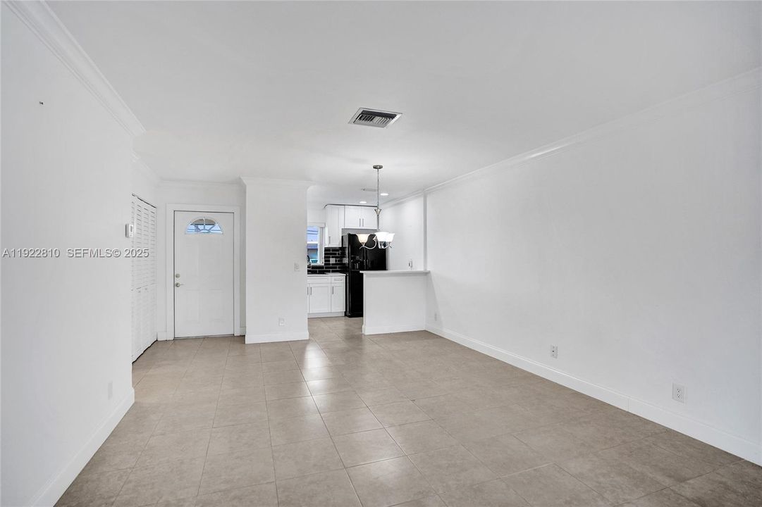 For Sale: $99,900 (1 beds, 1 baths, 662 Square Feet)