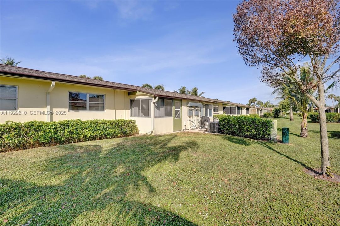 For Sale: $99,900 (1 beds, 1 baths, 662 Square Feet)