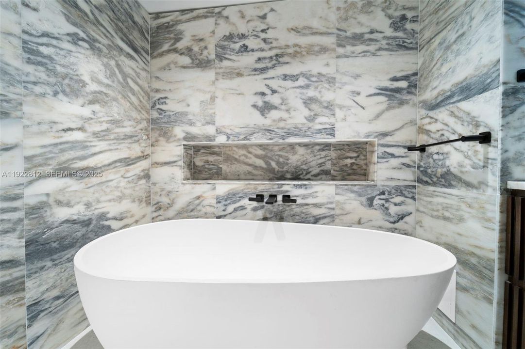 For Sale: $3,000,000 (2 beds, 3 baths, 2310 Square Feet)