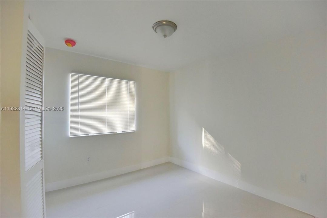 For Rent: $3,100 (3 beds, 2 baths, 1971 Square Feet)