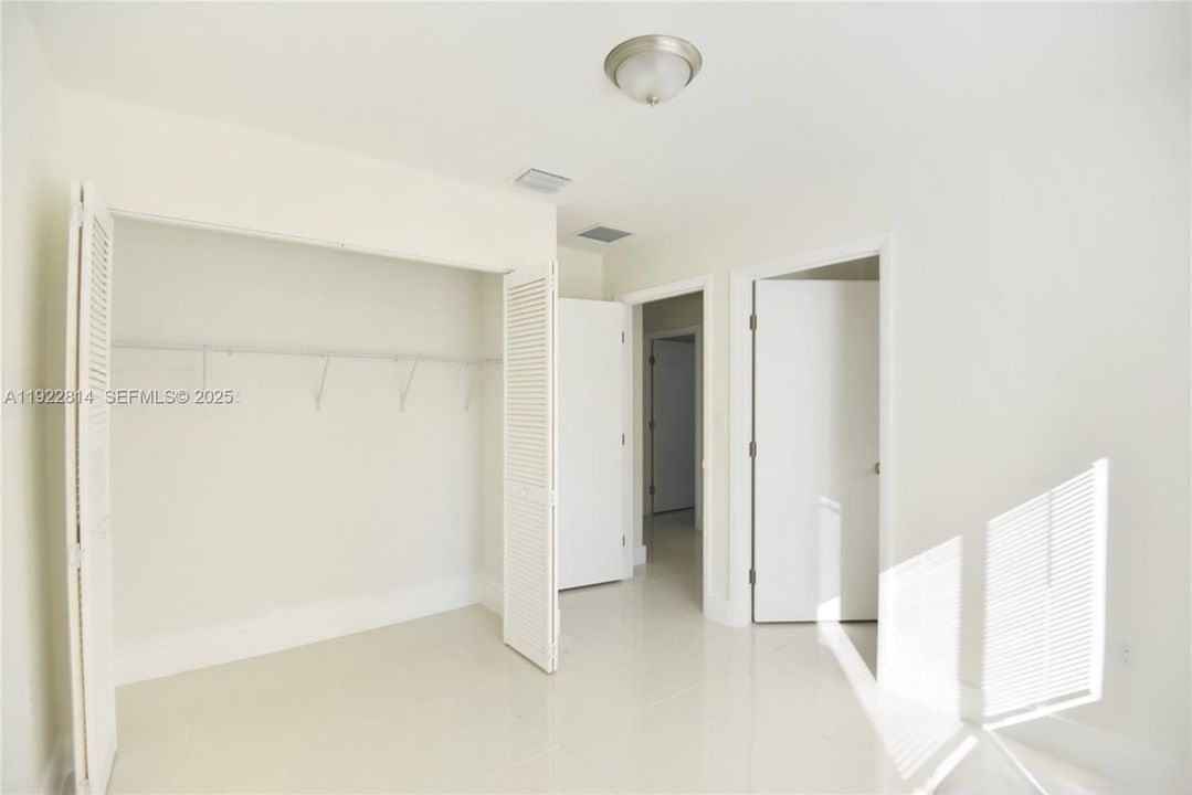 For Rent: $3,100 (3 beds, 2 baths, 1971 Square Feet)