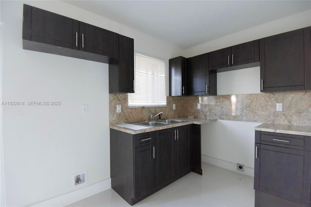 For Rent: $3,100 (3 beds, 2 baths, 1971 Square Feet)