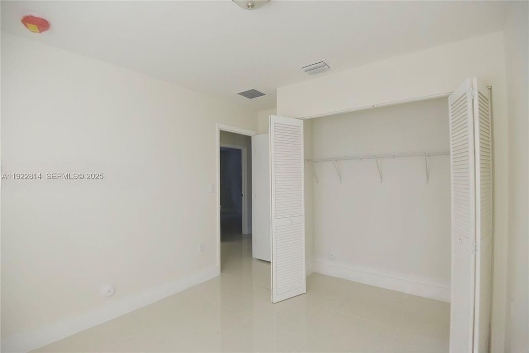 For Rent: $3,100 (3 beds, 2 baths, 1971 Square Feet)