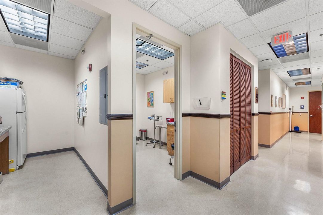 009-2900NorthMilitaryTrail-244N-BocaRato