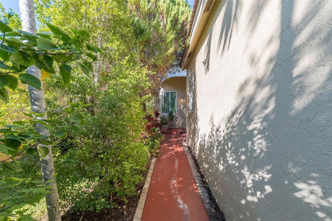 For Sale: $730,000 (4 beds, 2 baths, 1859 Square Feet)